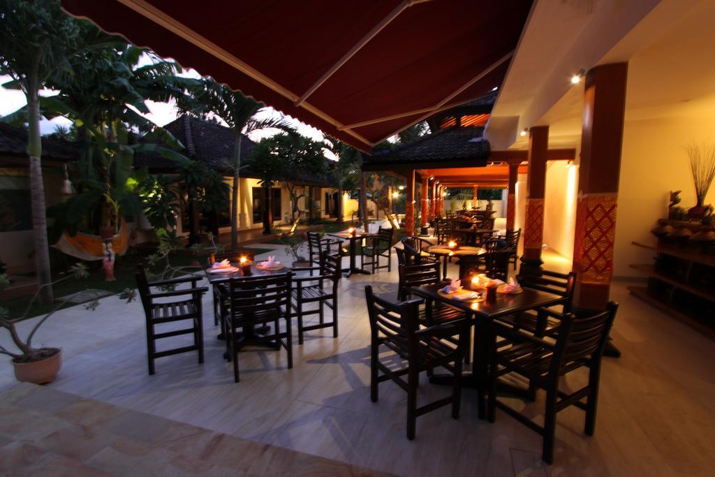 Hotel Melamun Lovina Esterno foto