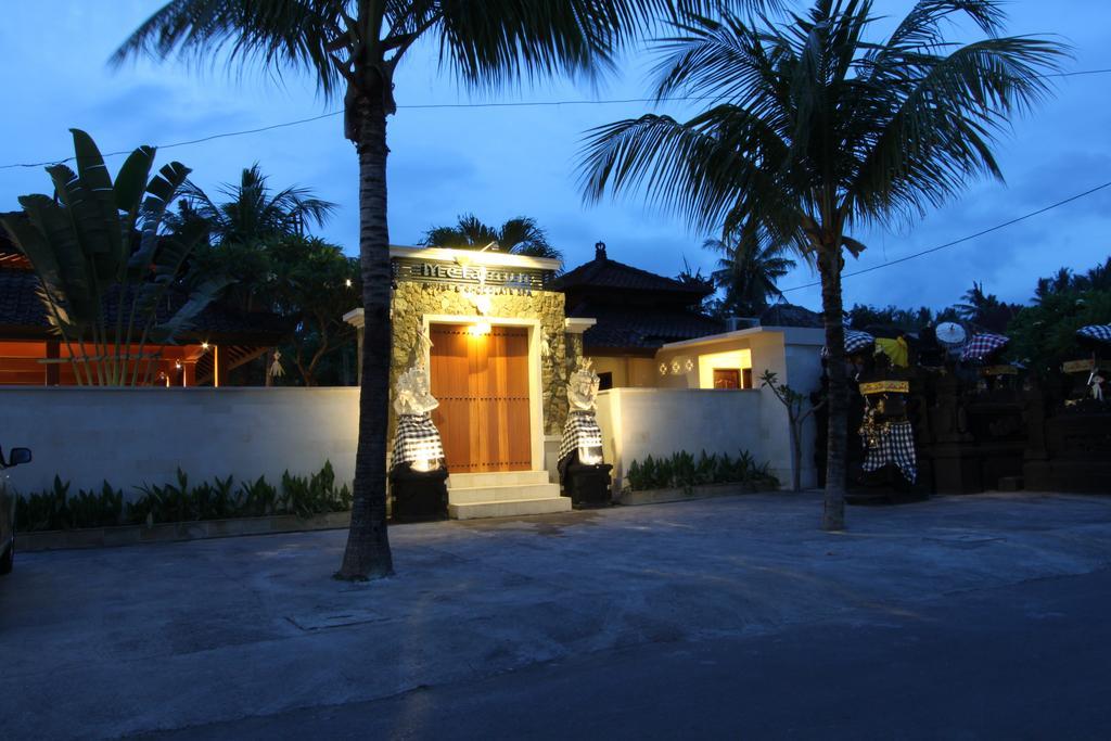 Hotel Melamun Lovina Esterno foto